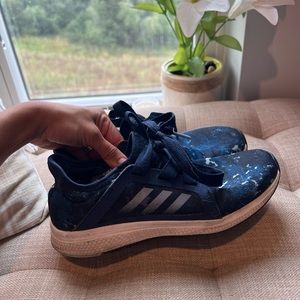 Adidas tennis shoes size 6